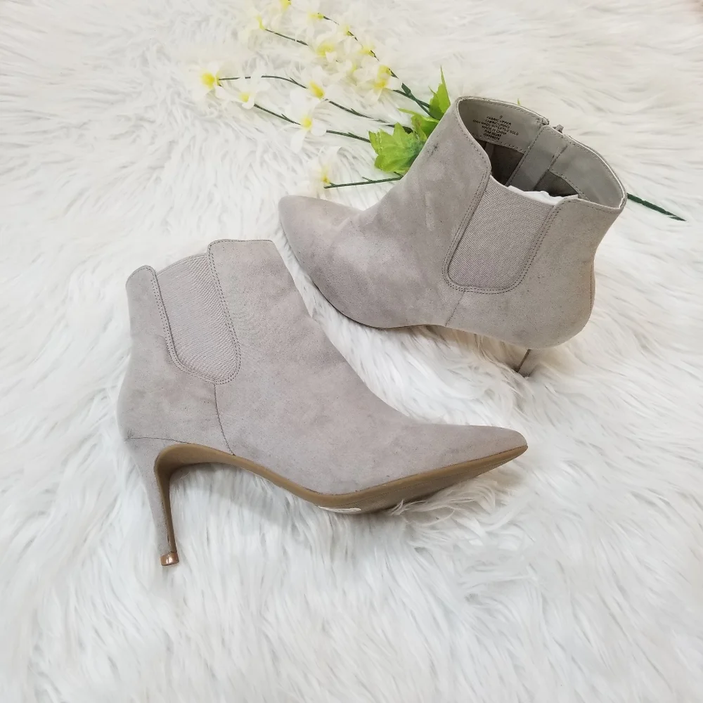 EXPRESS Pointed Faux Suede Ankle Boots Light Gray Color SIZE 9.